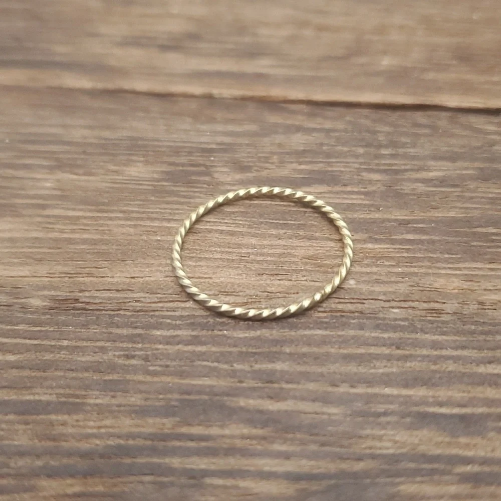 Size 5.5 R578 minimalist twist ring‎ trendy